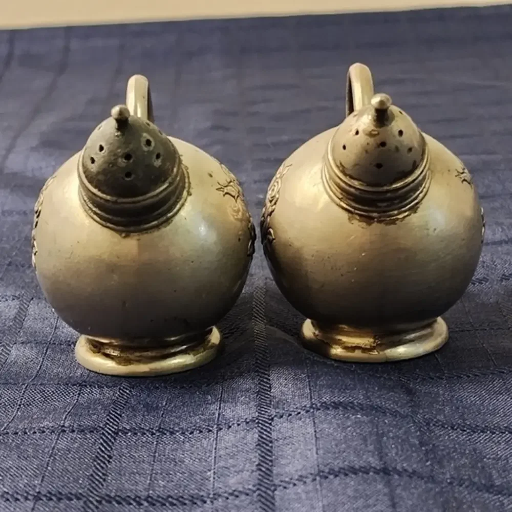 Vintage Metal Reg' D. Design Made In Japan‎ Salt And Pepper Shakers